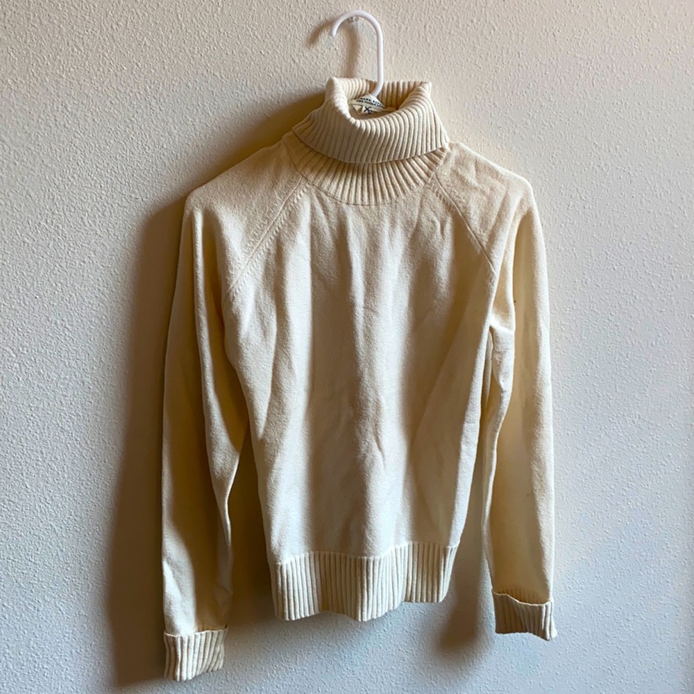 L banana republic wool Turtle neck